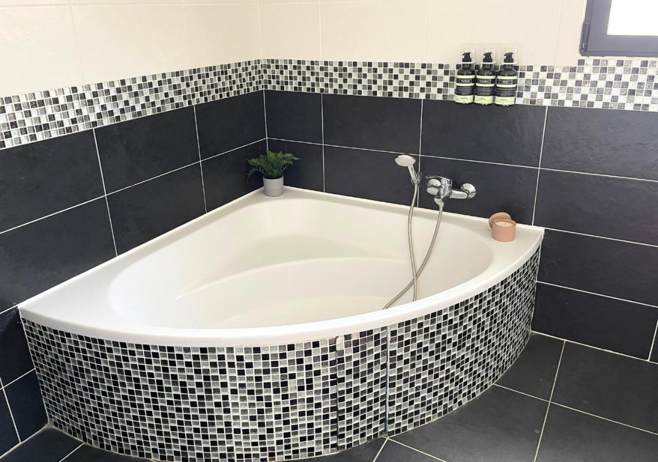 Contemporaine Avec Piscine Chauffee Proche Des Plages *
